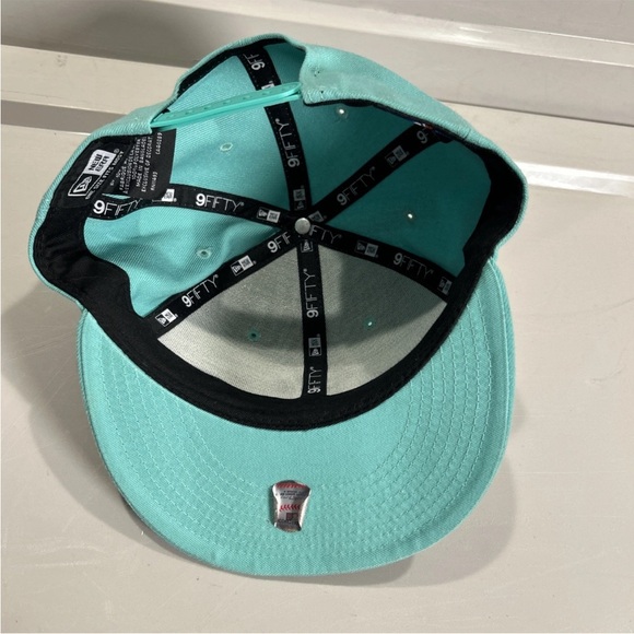 New Era New York Yankees Teal On Teal SnapBack 9Fifty Hat Cap NWOT MLB Baseball - Picture 8 of 9